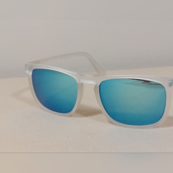 Kenneth Cole Reaction Men's Sunglasses Matte Clear Rectangular Shape KC1358 26X - Picture 7 of 8